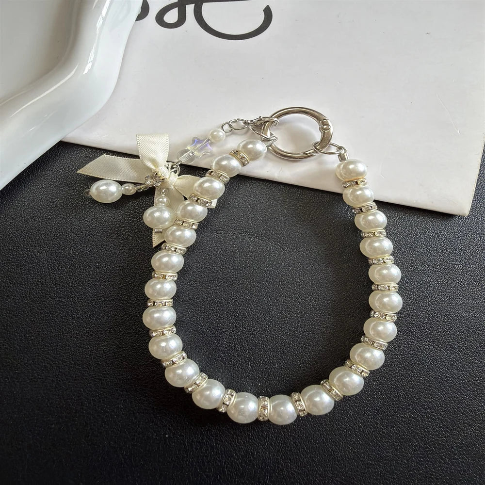 Dames Sleutelhanger Met Parelversiering En Strikdetail 1