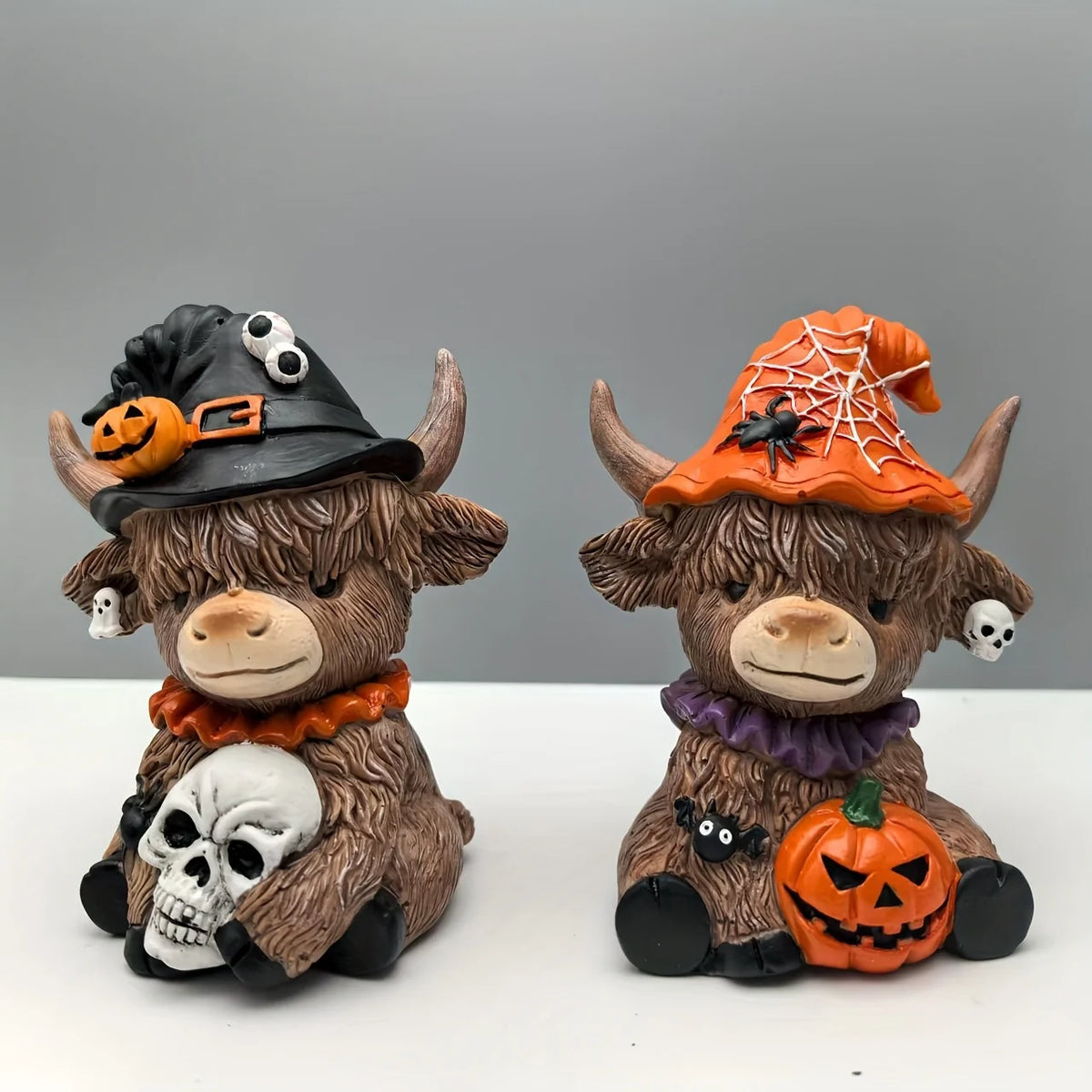Decoratief Beeldje Schotse Hooglandrund met Halloween Thema 2