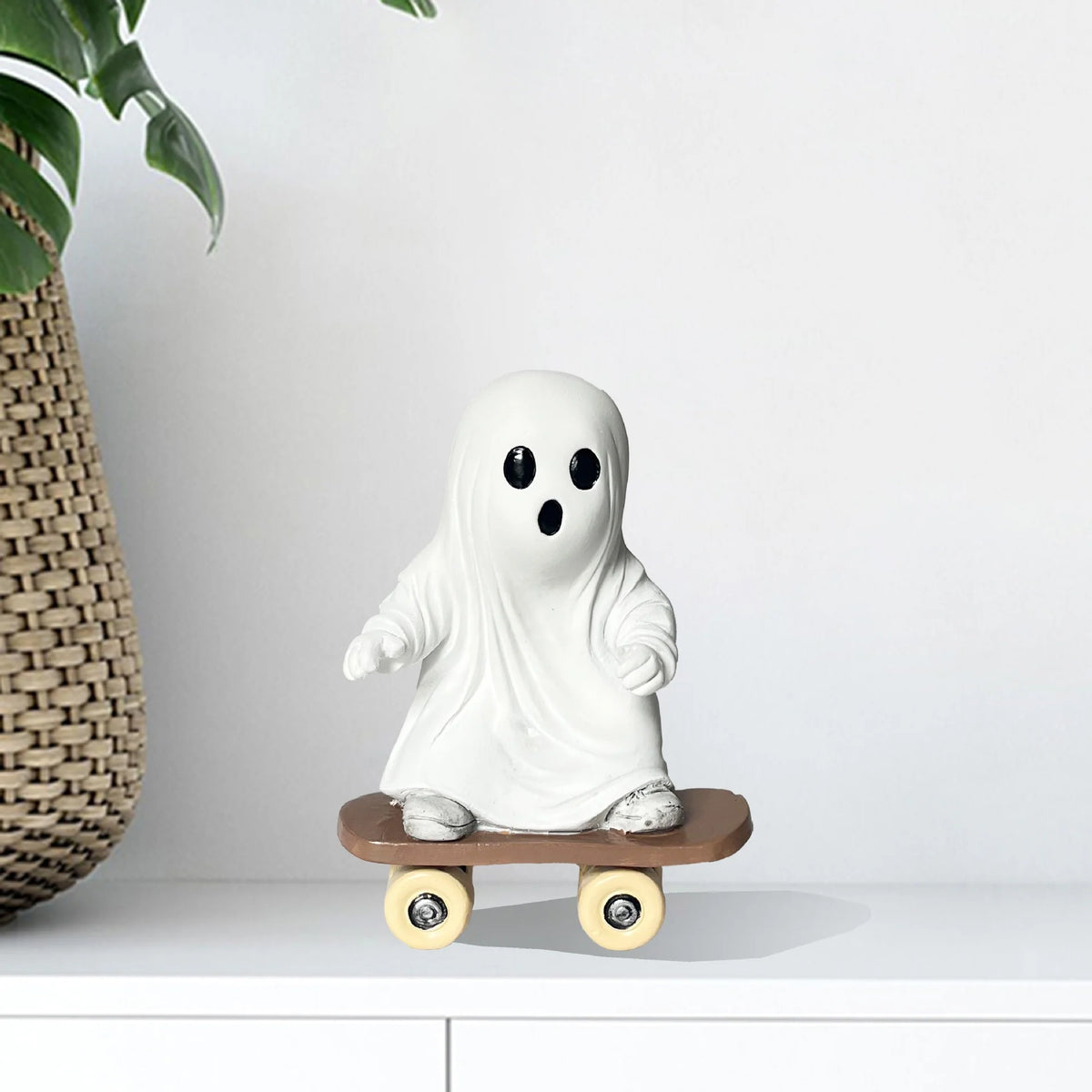 Decoratief Beeldje Spookfiguur op Skateboard voor Unieke Interieurs 2