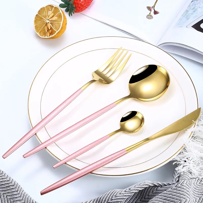 Bestekset met Gouden en Zwarte Afwerking