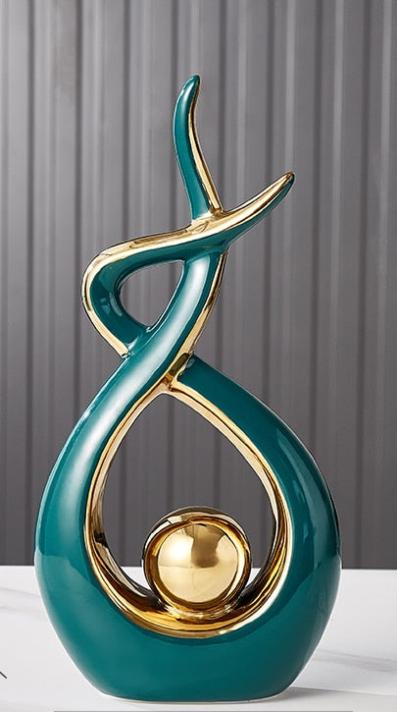 Moderne Abstracte Keramische Sculptuur met Gouden Accenten 9