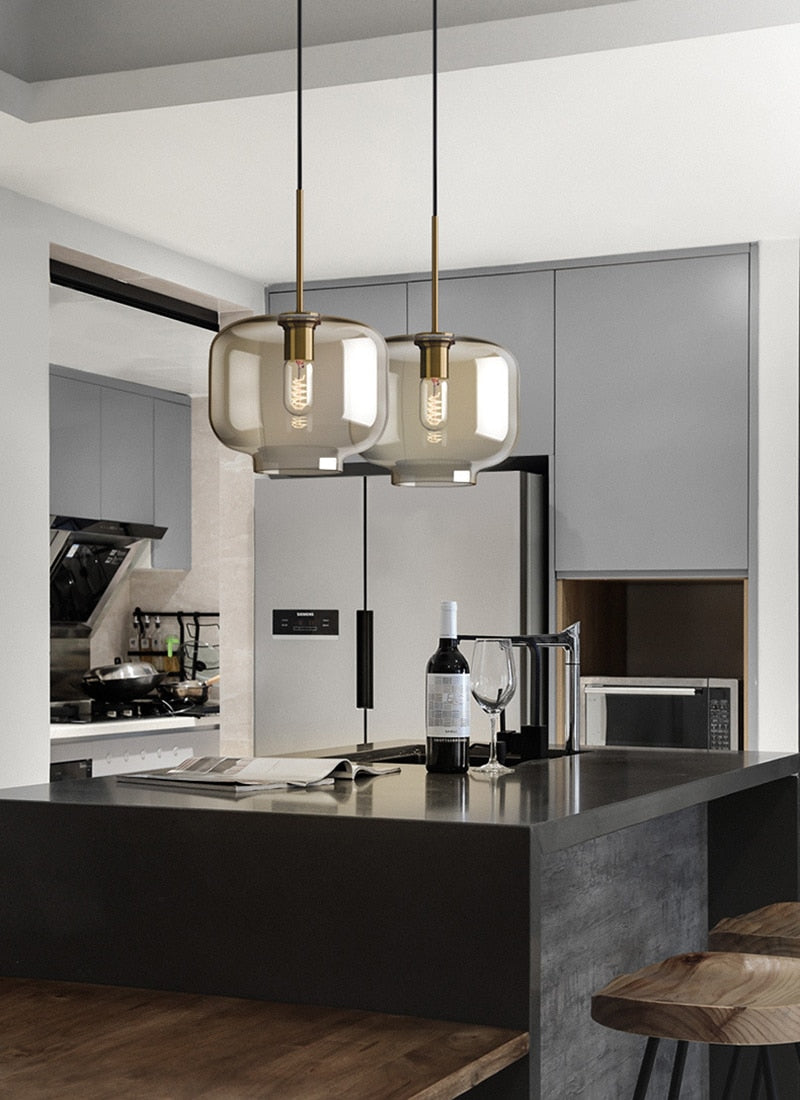 Moderne Hanglamp Eettafel met Glazen Kap en Koperen Voet voor Woonkamer en Eetkamer 2