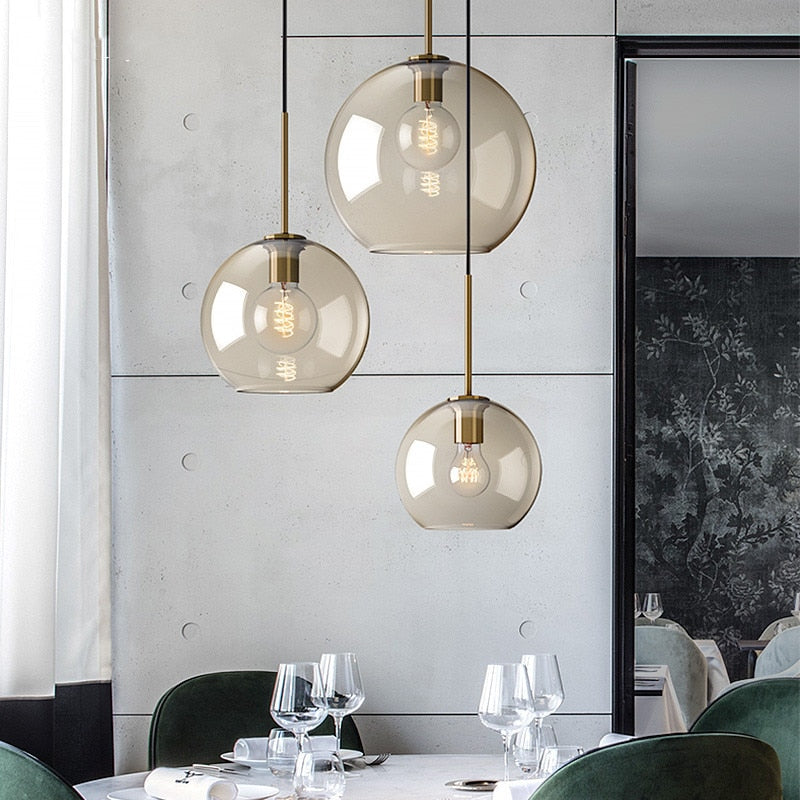 Moderne Hanglamp Eettafel met Glazen Kap en Koperen Voet voor Woonkamer en Eetkamer 3