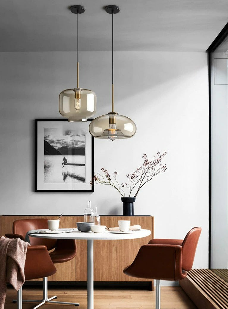 Moderne Hanglamp Eettafel met Glazen Kap en Koperen Voet voor Woonkamer en Eetkamer 4