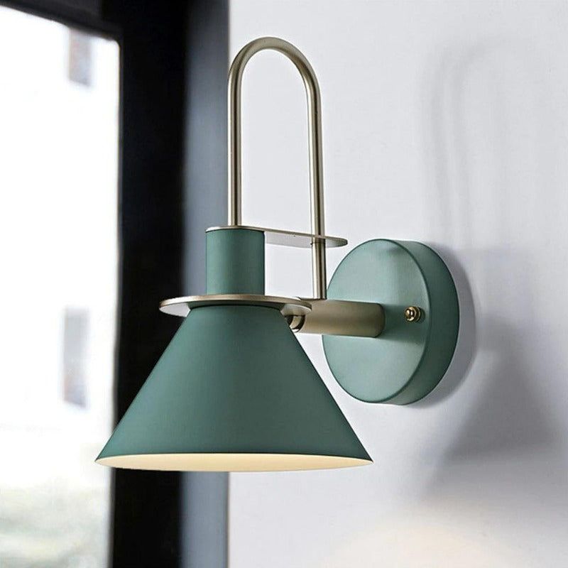 Moderne Wandlamp met Gouden Accenten 11