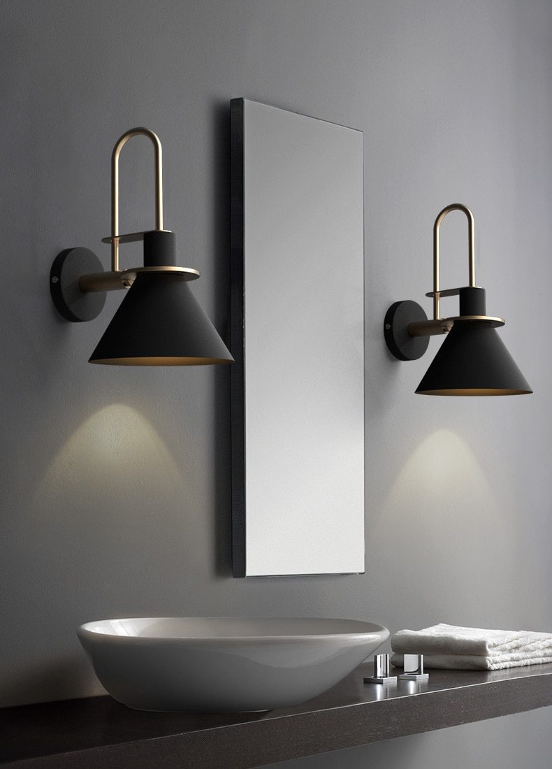 Moderne Wandlamp met Gouden Accenten 2