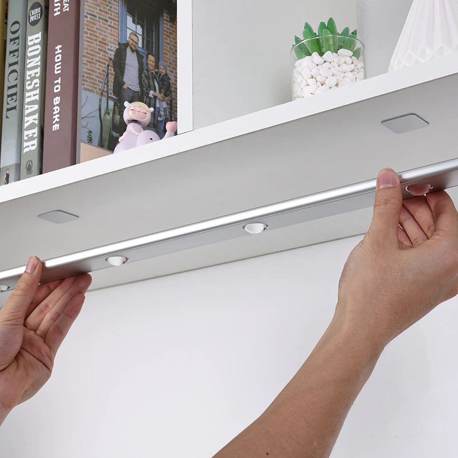 Nachtlampje met Bewegingssensor voor Keukenkastjes Slank en Modern Design 1