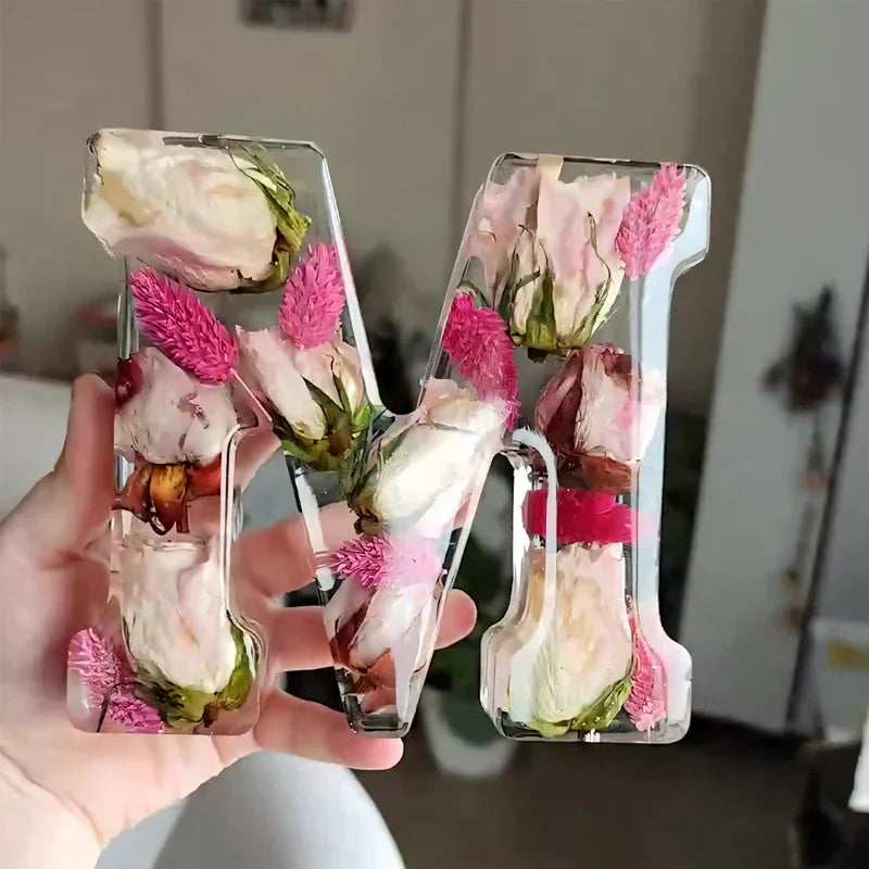 Nachtlampje met Gedroogde Bloemletters 2