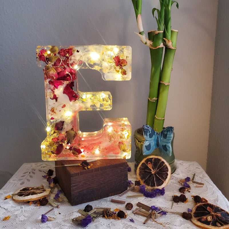 Nachtlampje met Gedroogde Bloemletters 3