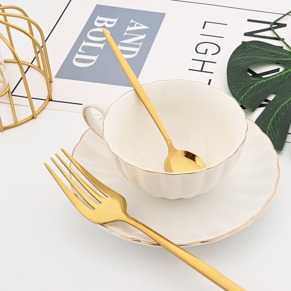Bestekset met Gouden en Zwarte Afwerking