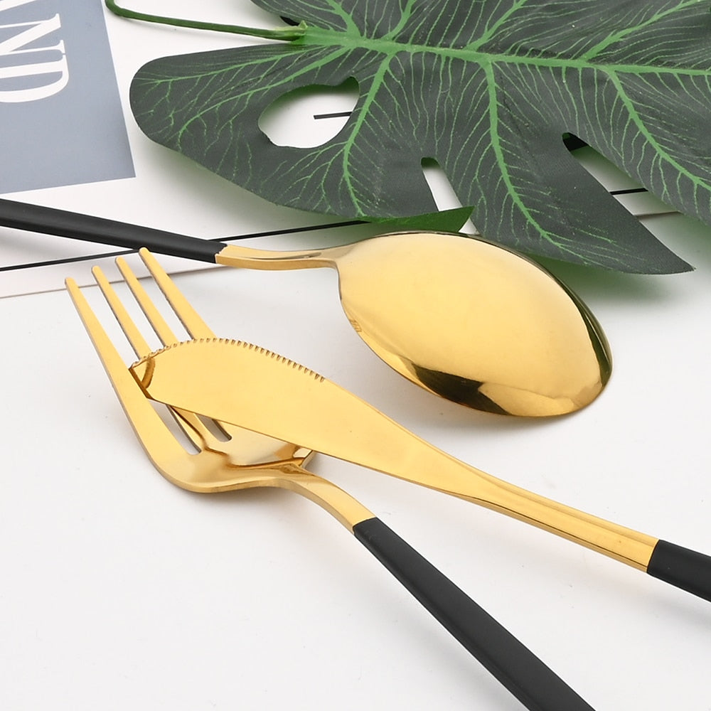 Bestekset met Gouden en Zwarte Afwerking