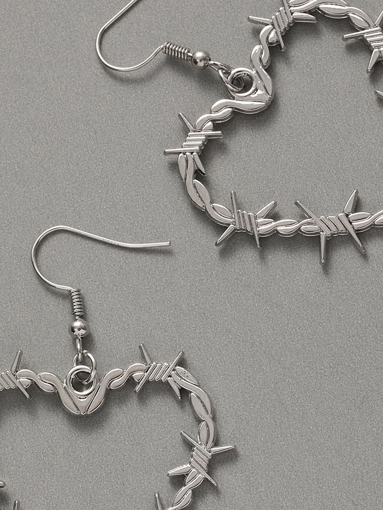 Oorbellen met een Hart van Prikkeldraad