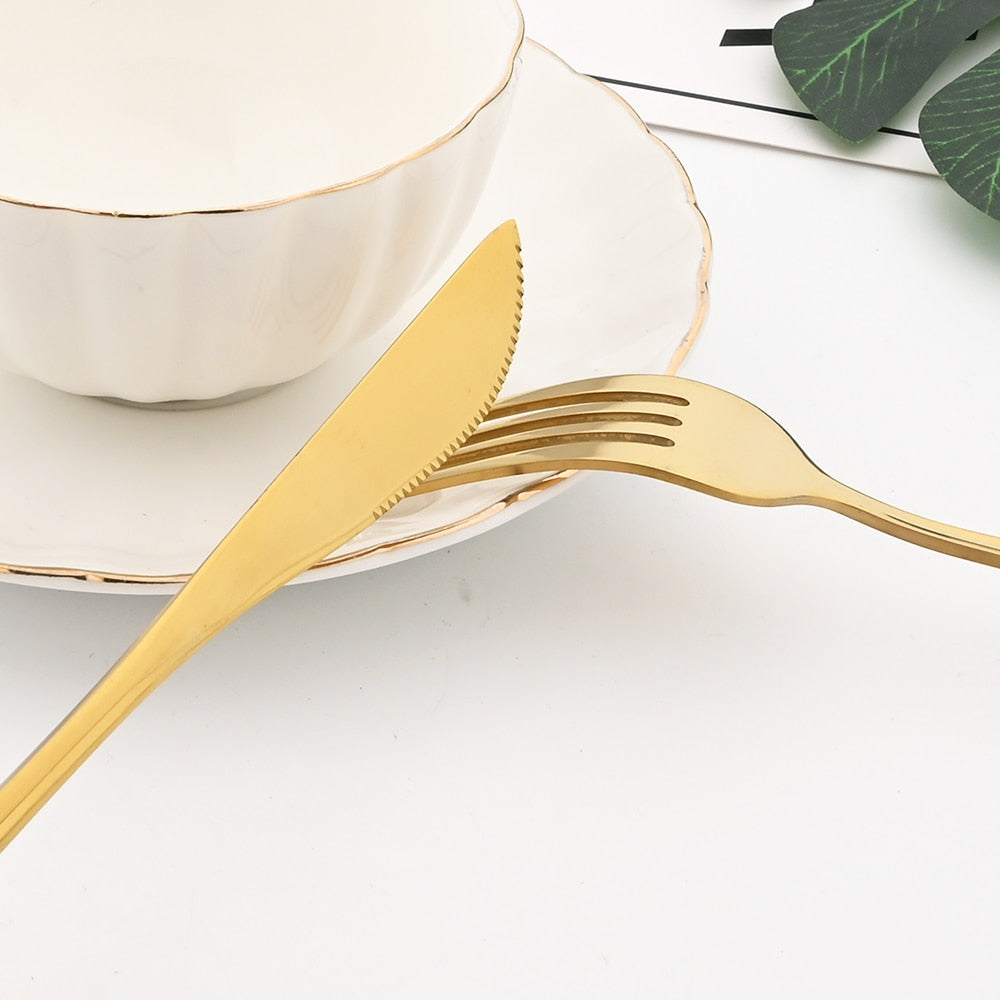 Bestekset met Gouden en Zwarte Afwerking