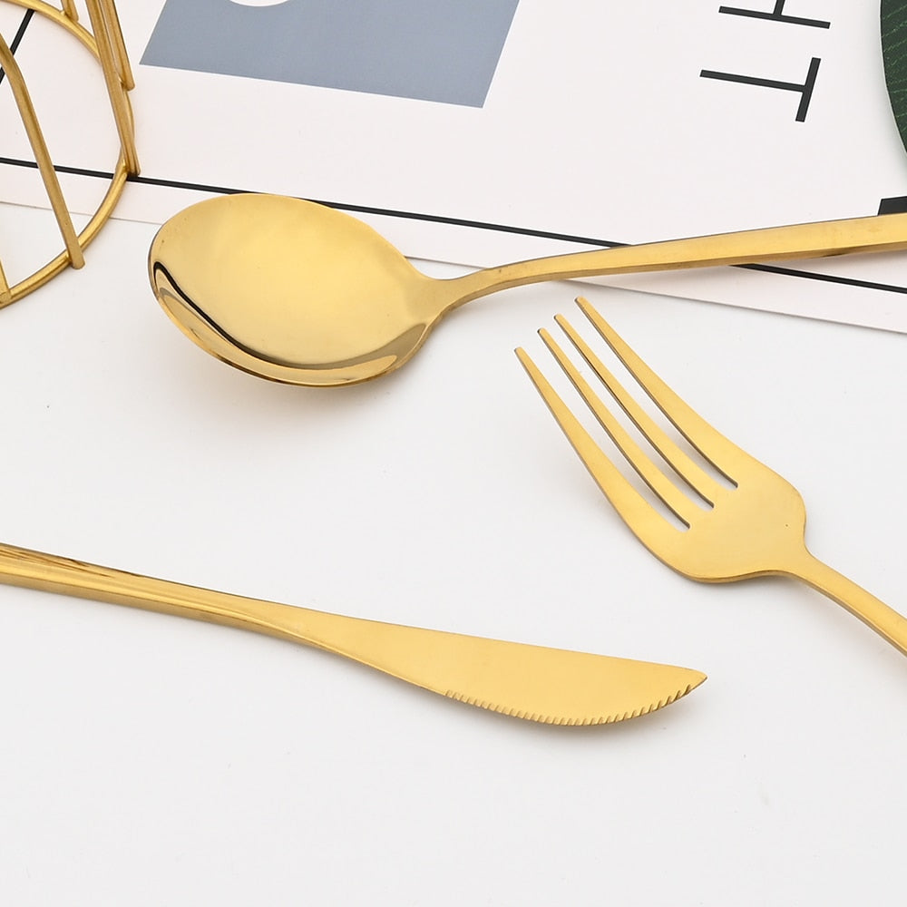 Bestekset met Gouden en Zwarte Afwerking