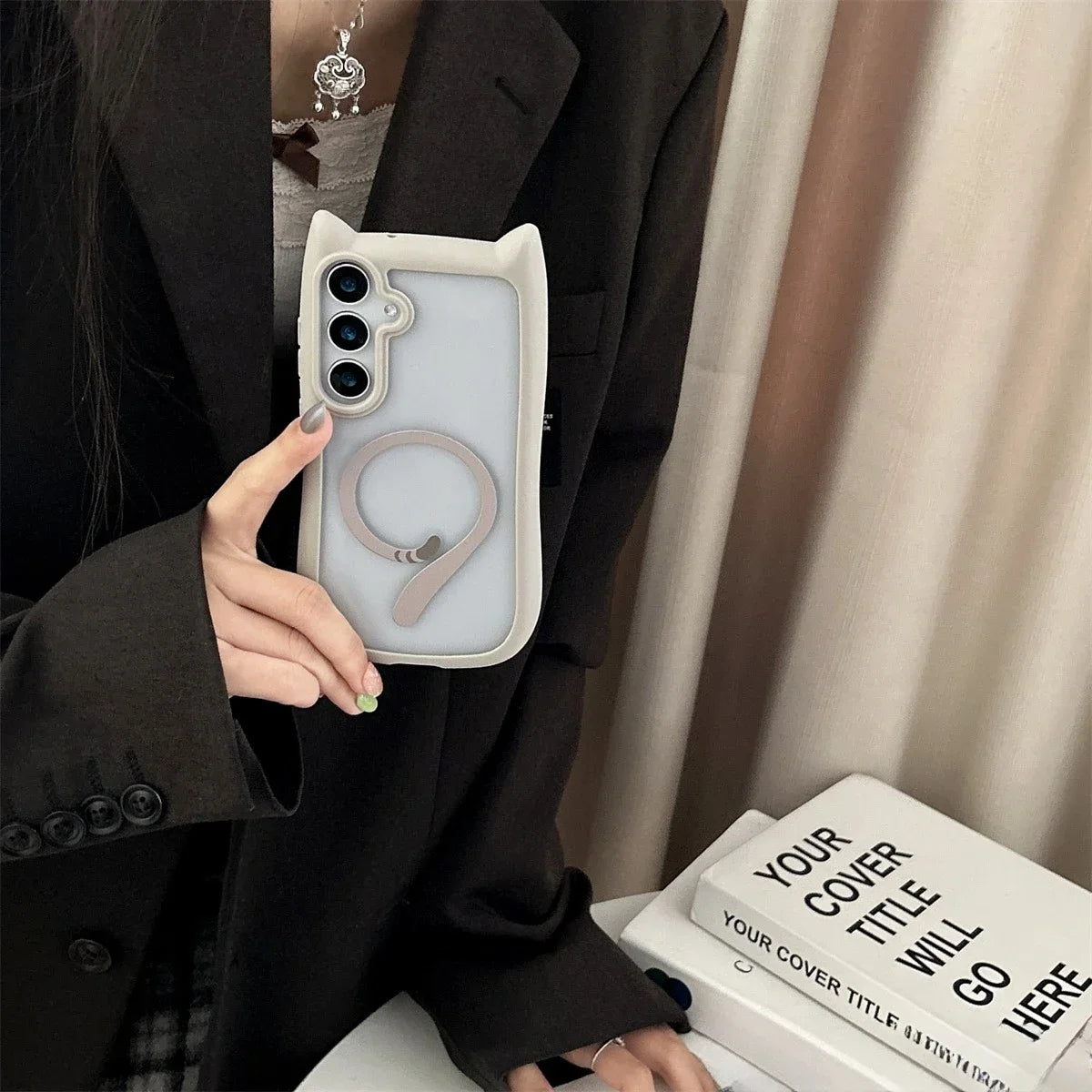 Samsung Galaxy S25 Plus Hoesje met Kattenoren en MagSafe Functie 3