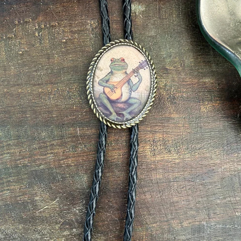 Unisex Bolo Tie met Banjo Kikker Ontwerp 2