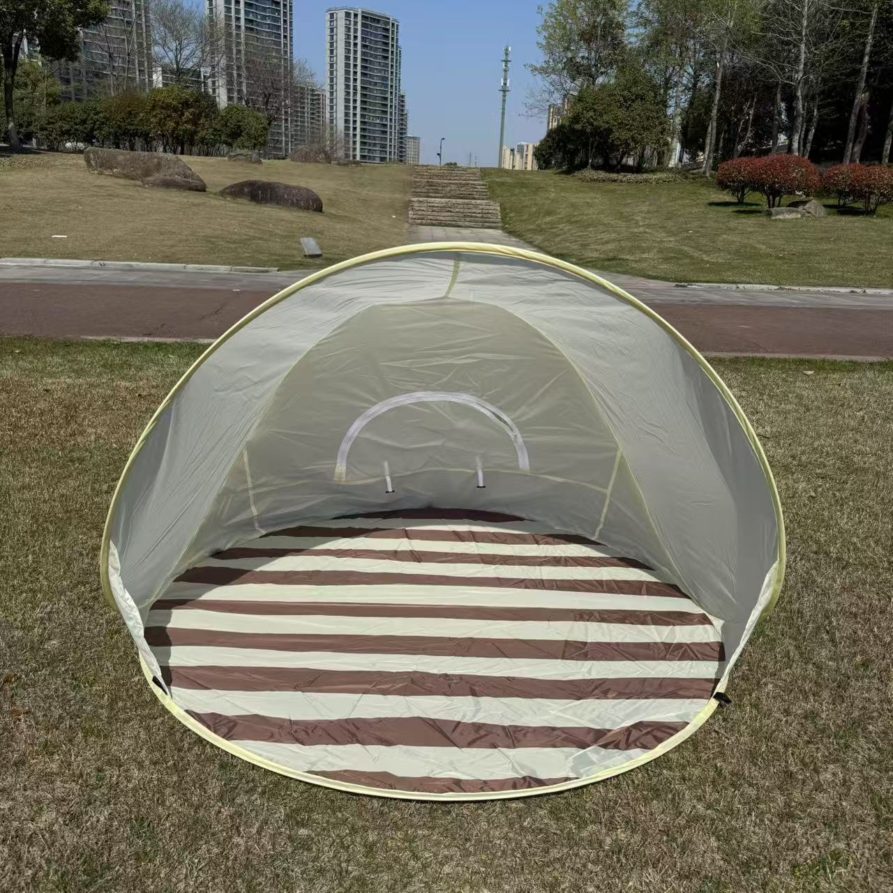 Unisex Pop Up Strandtent met Privacybescherming en Ruim Interieur 2