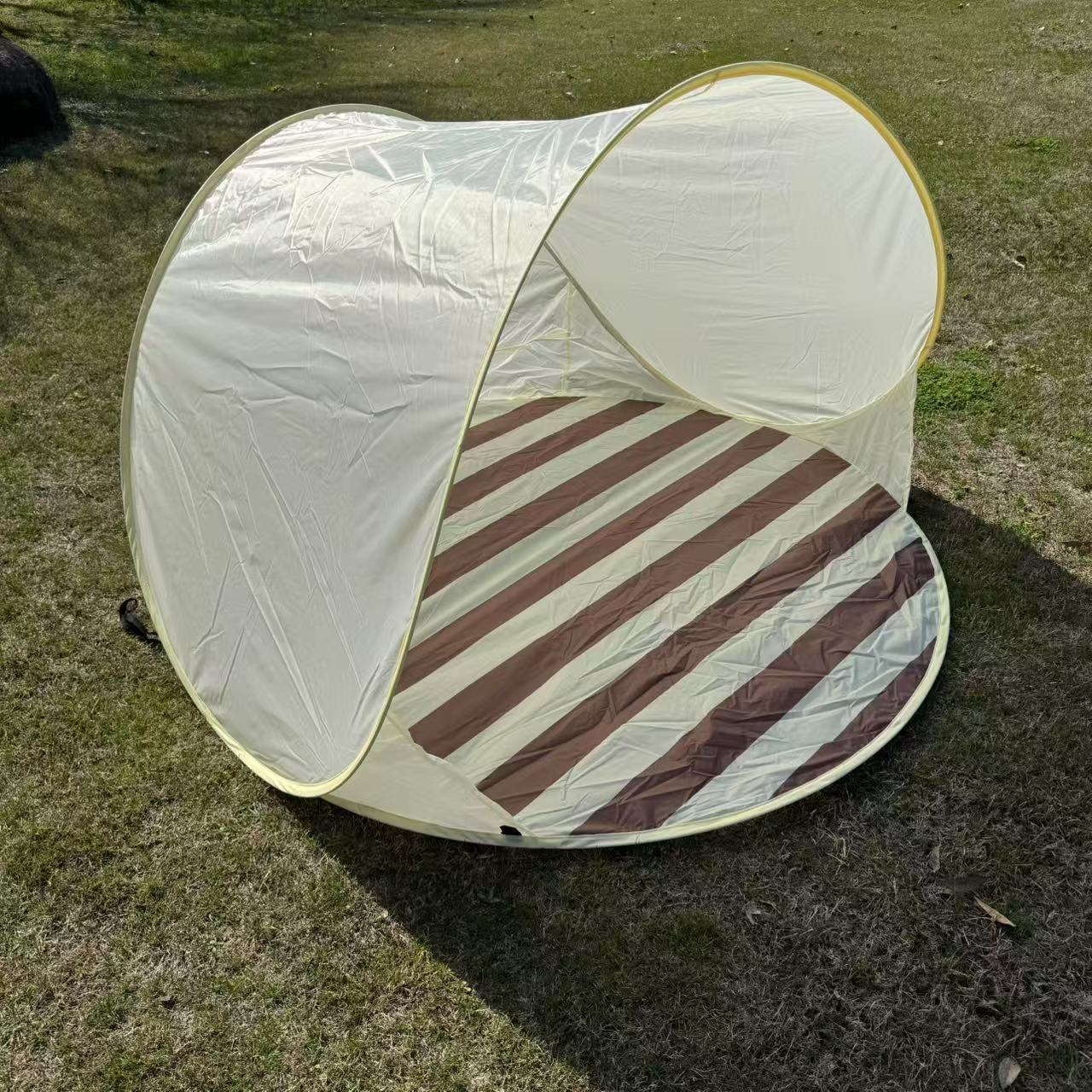 Unisex Pop Up Strandtent met Privacybescherming en Ruim Interieur 3