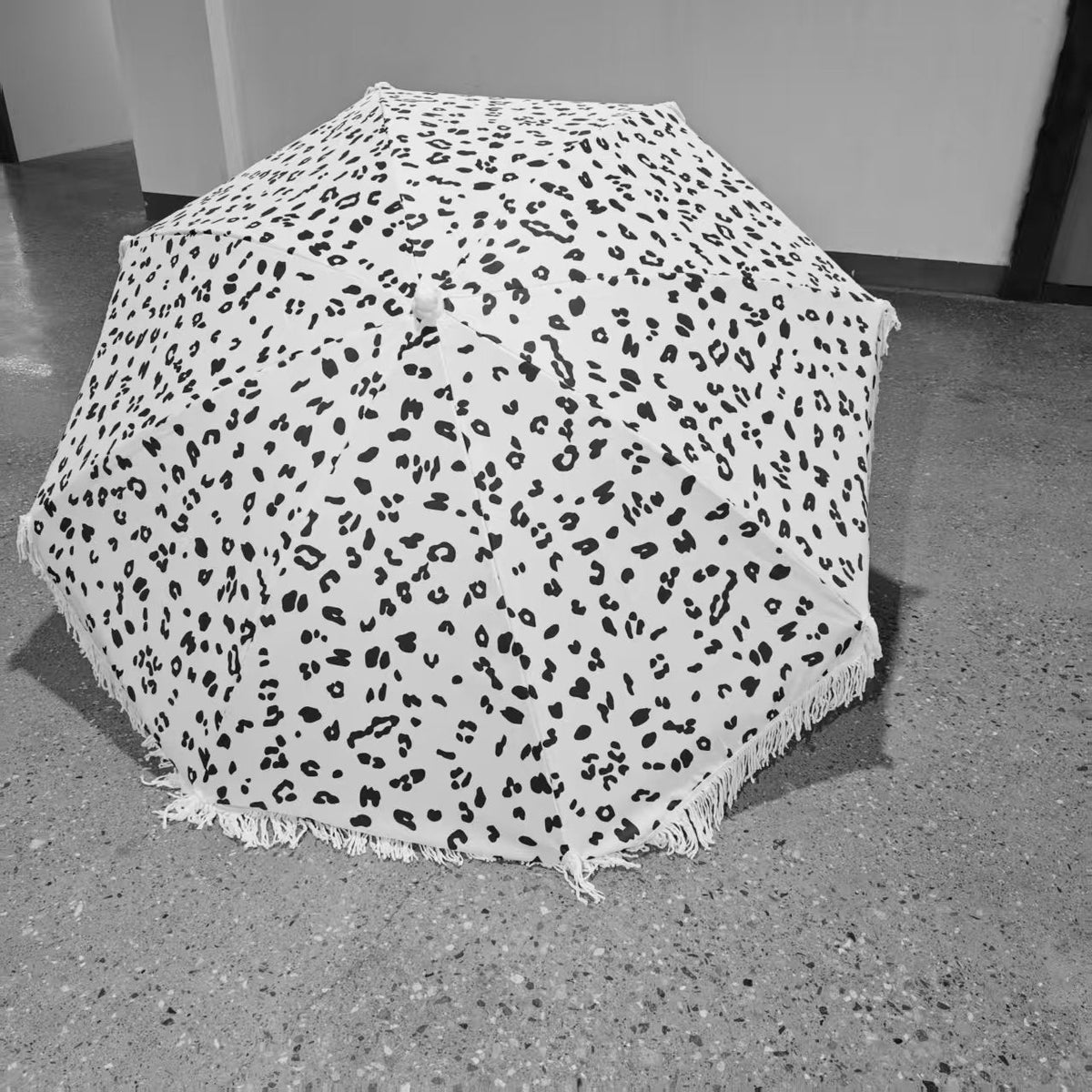 Unisex Strandparasol Met Modern Luipaardpatroon 0
