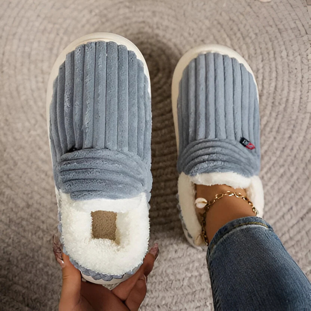 Unisex slippers, zacht pluche, antislip en ergonomisch ontwerp. 0