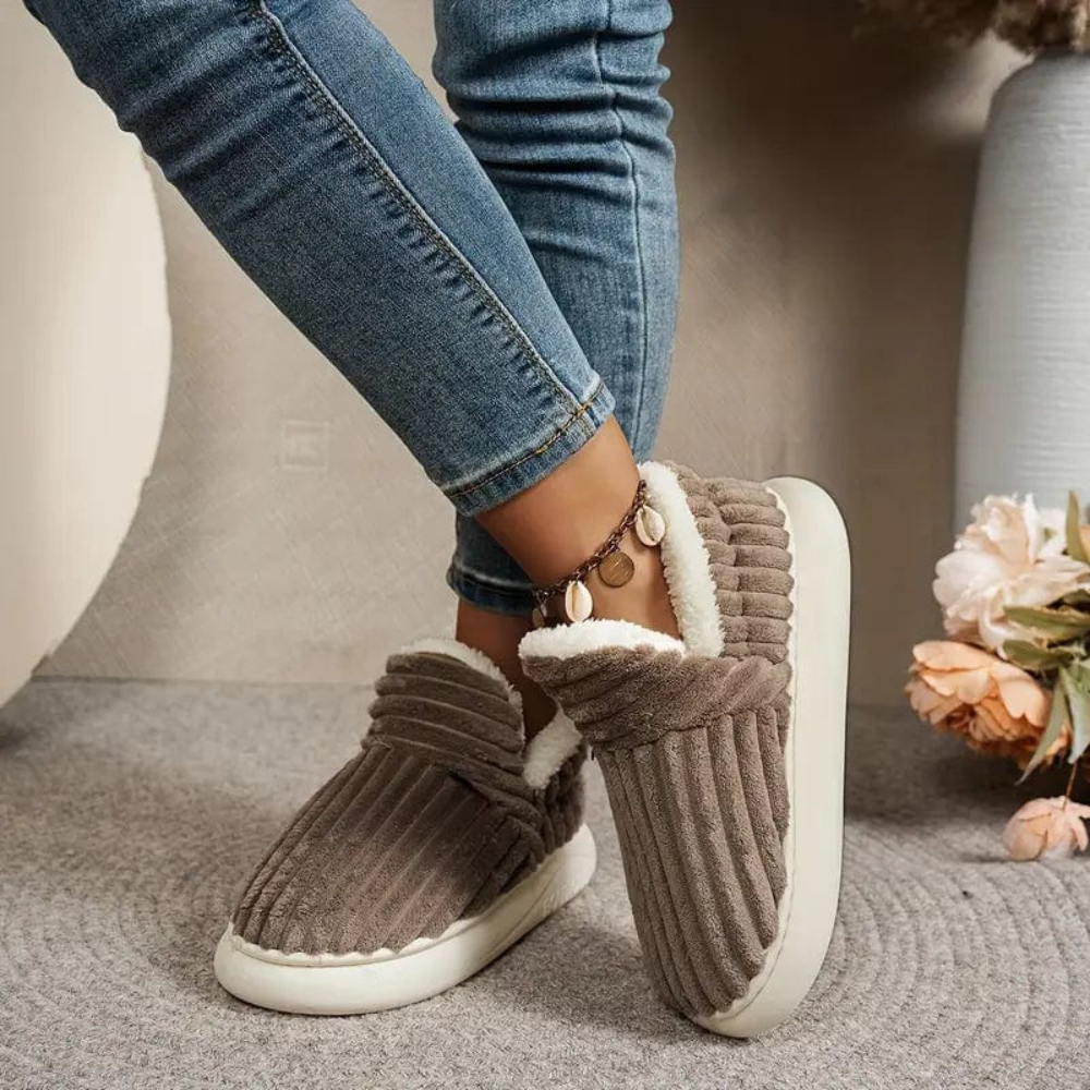 Unisex slippers, zacht pluche, antislip en ergonomisch ontwerp. 10