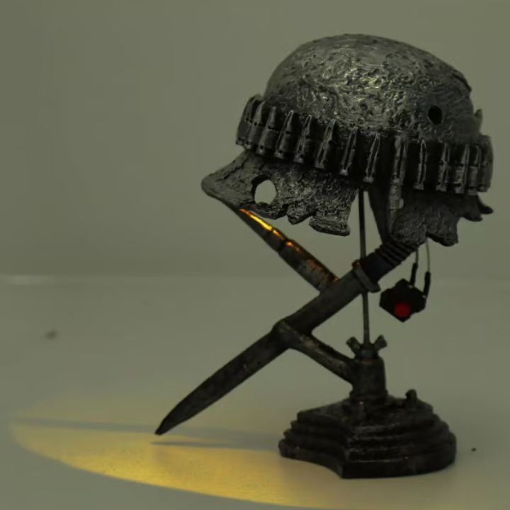 Vintage Tafellamp Helm Staal 2
