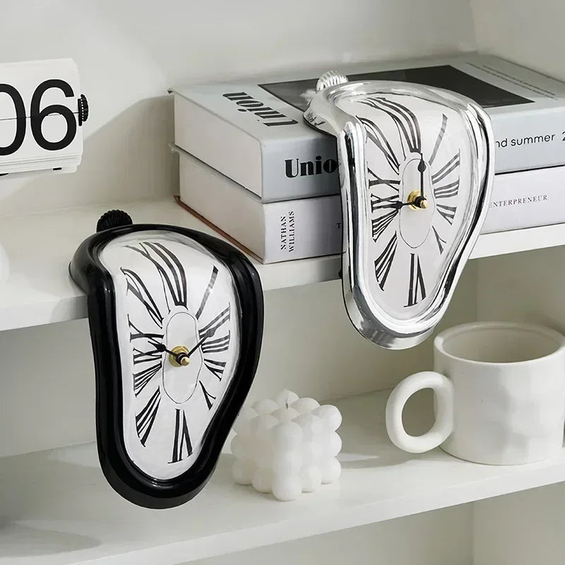 Wandklok Surrealistisch Design voor Huis en Tuin 0
