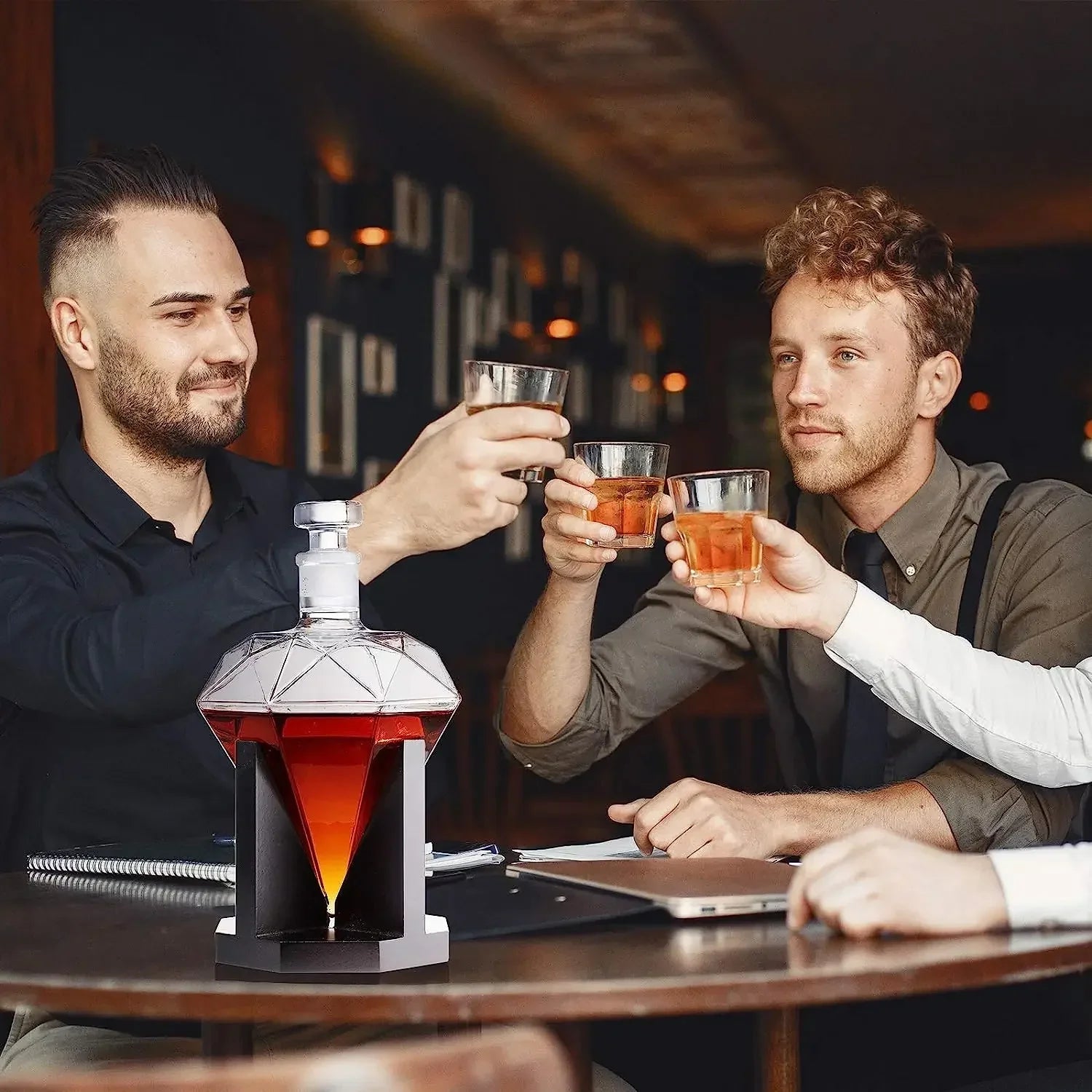 Whiskey Karaf Diamant Stijl met Houten Houder 3