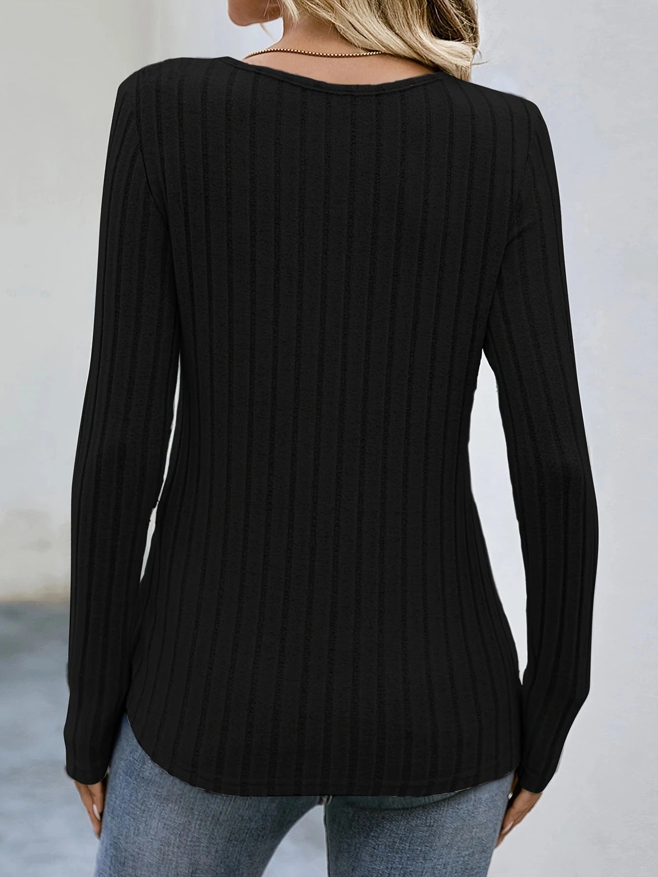 Damesknoopjes met vierkante hals