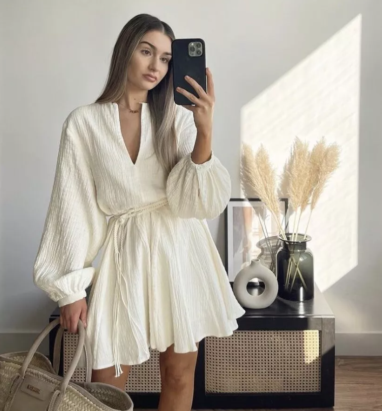 Damesjurk met strikceintuur en korte ballonmouwen