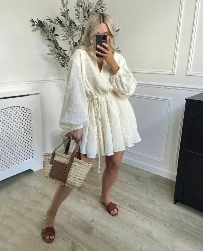 Damesjurk met strikceintuur en korte ballonmouwen