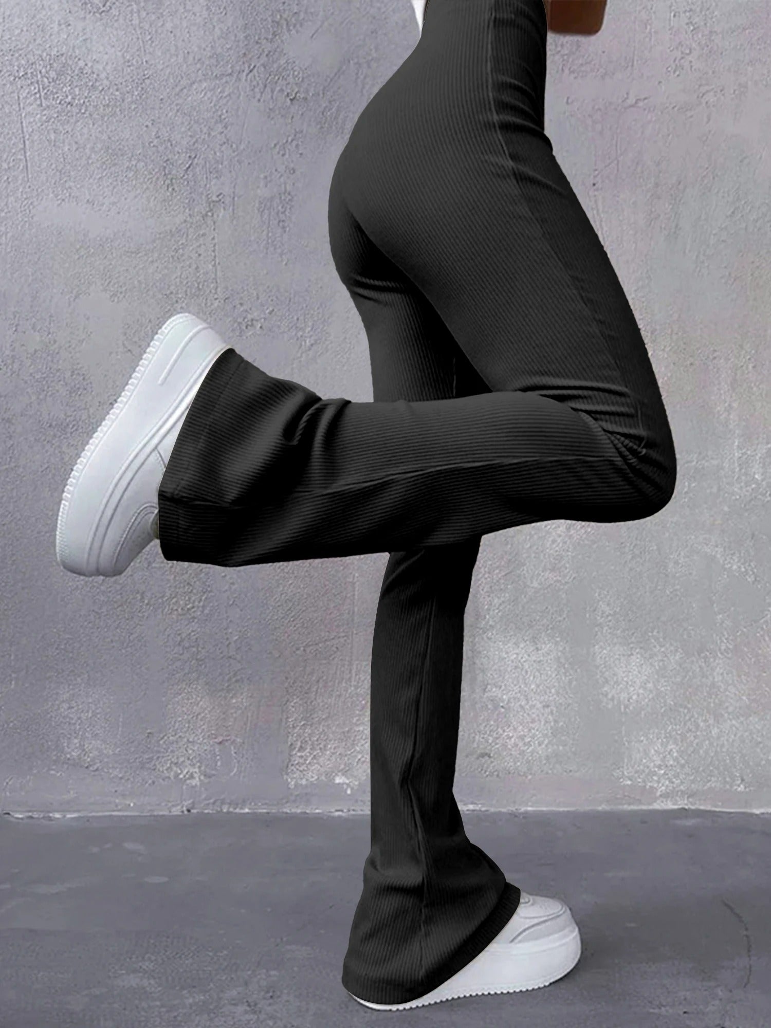 Damesbroek met hoge taille en ribboord