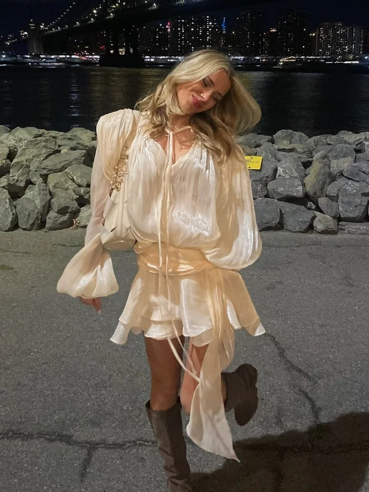 Dames blousejurk met vetersluiting en lantaarnmouwen