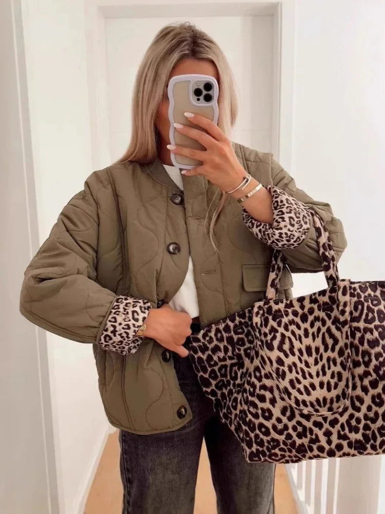 Gewatteerde jas met voorzak voor dames