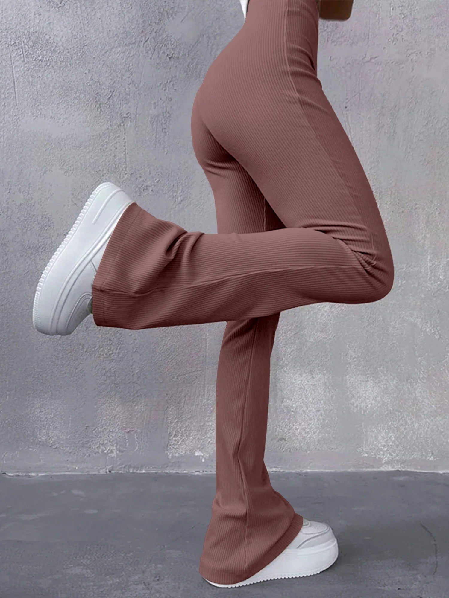 Damesbroek met hoge taille en ribboord