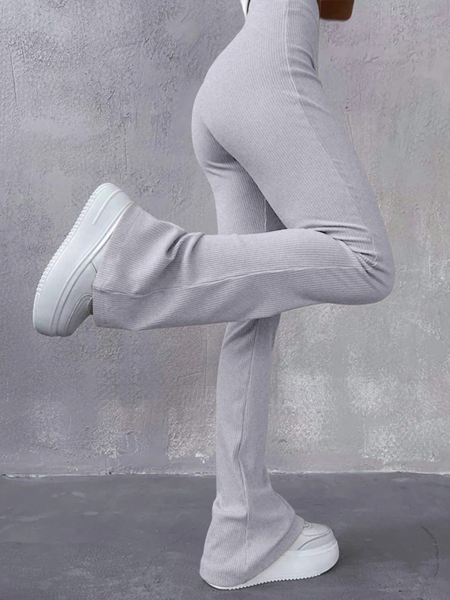 Damesbroek met hoge taille en ribboord