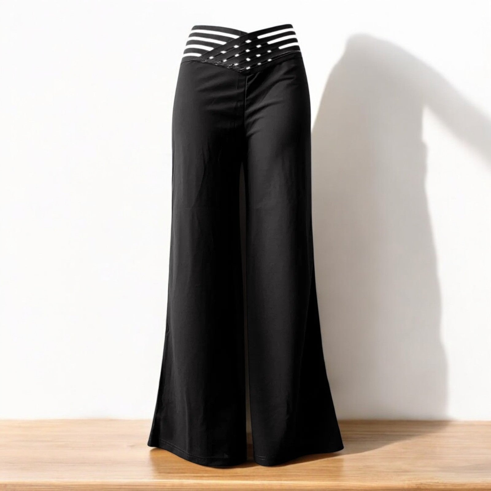 Uitlopende broek met gekruiste mesh-patch voor dames