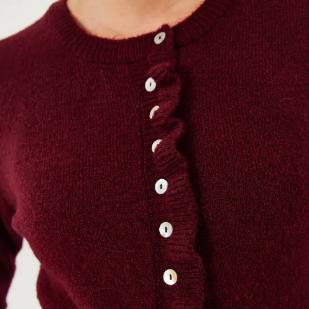 Gebreid damesvest met structuur