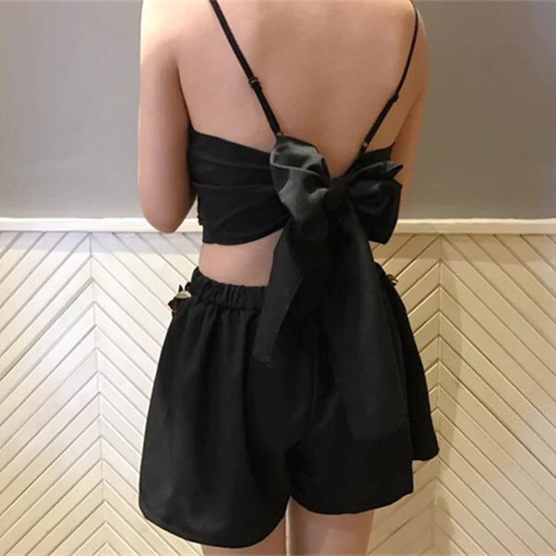 Set met geborduurde crop top en short met bloemen