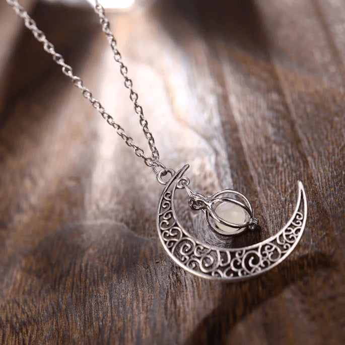 Crescent moon gloeiketting