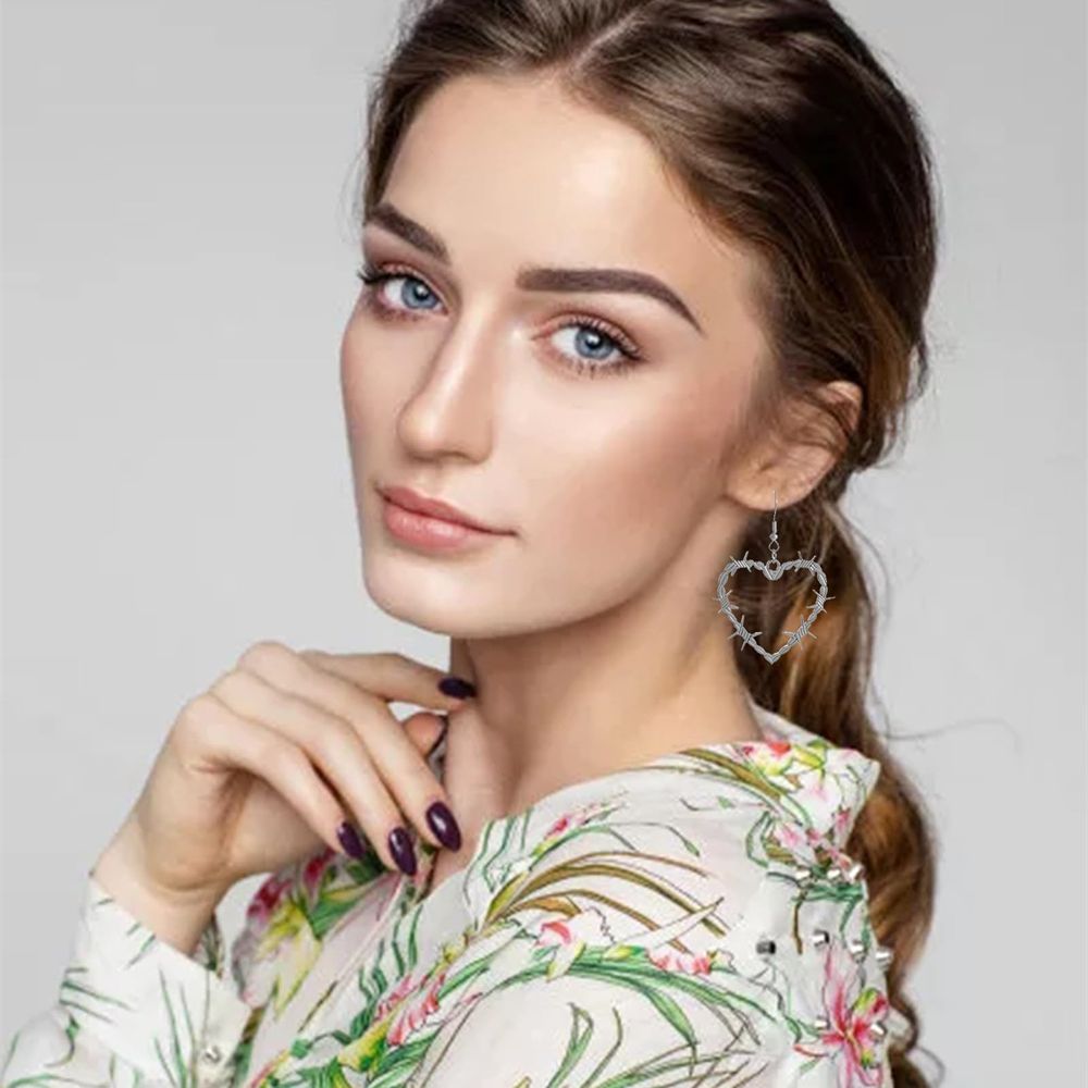 Oorbellen met een Hart van Prikkeldraad