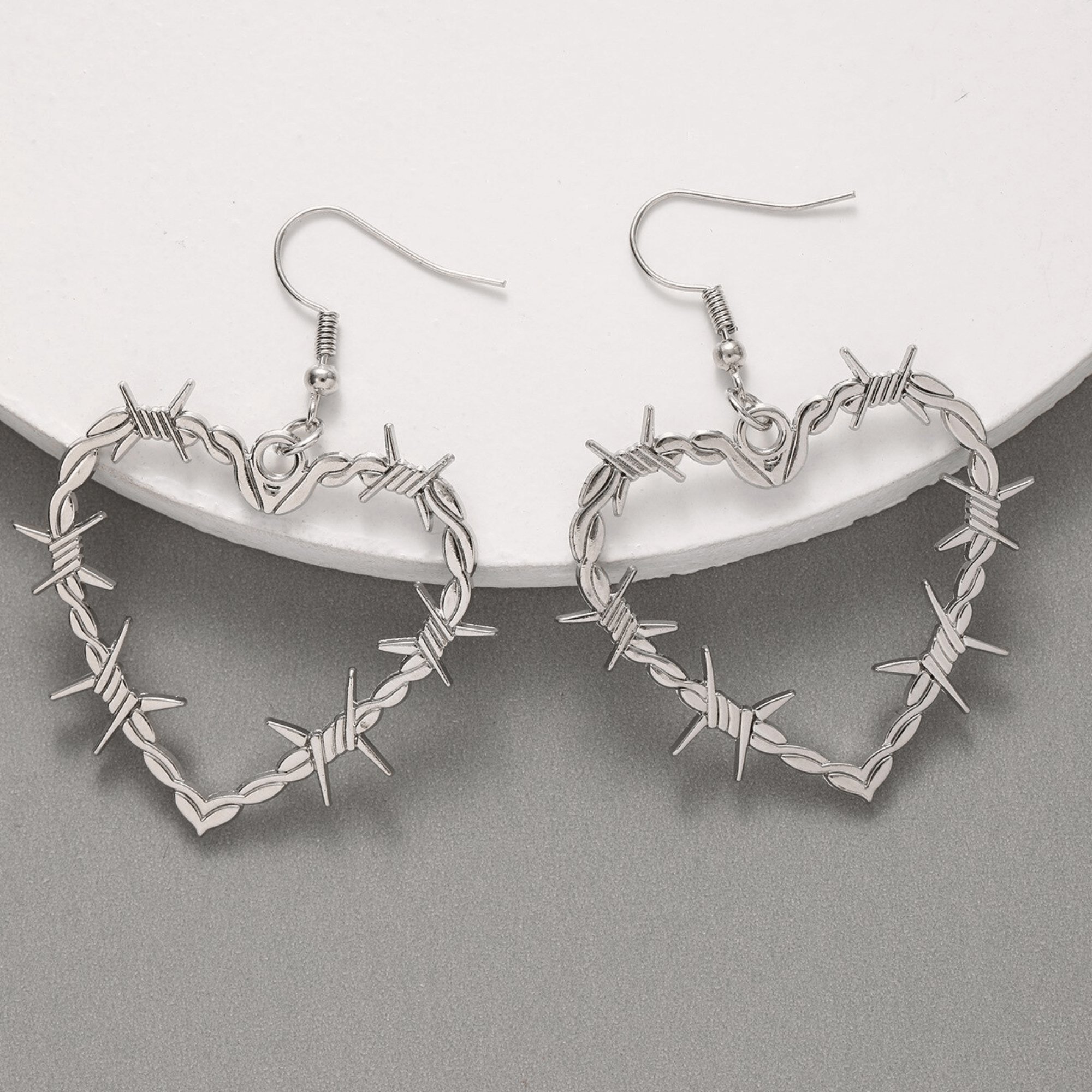 Oorbellen met een Hart van Prikkeldraad