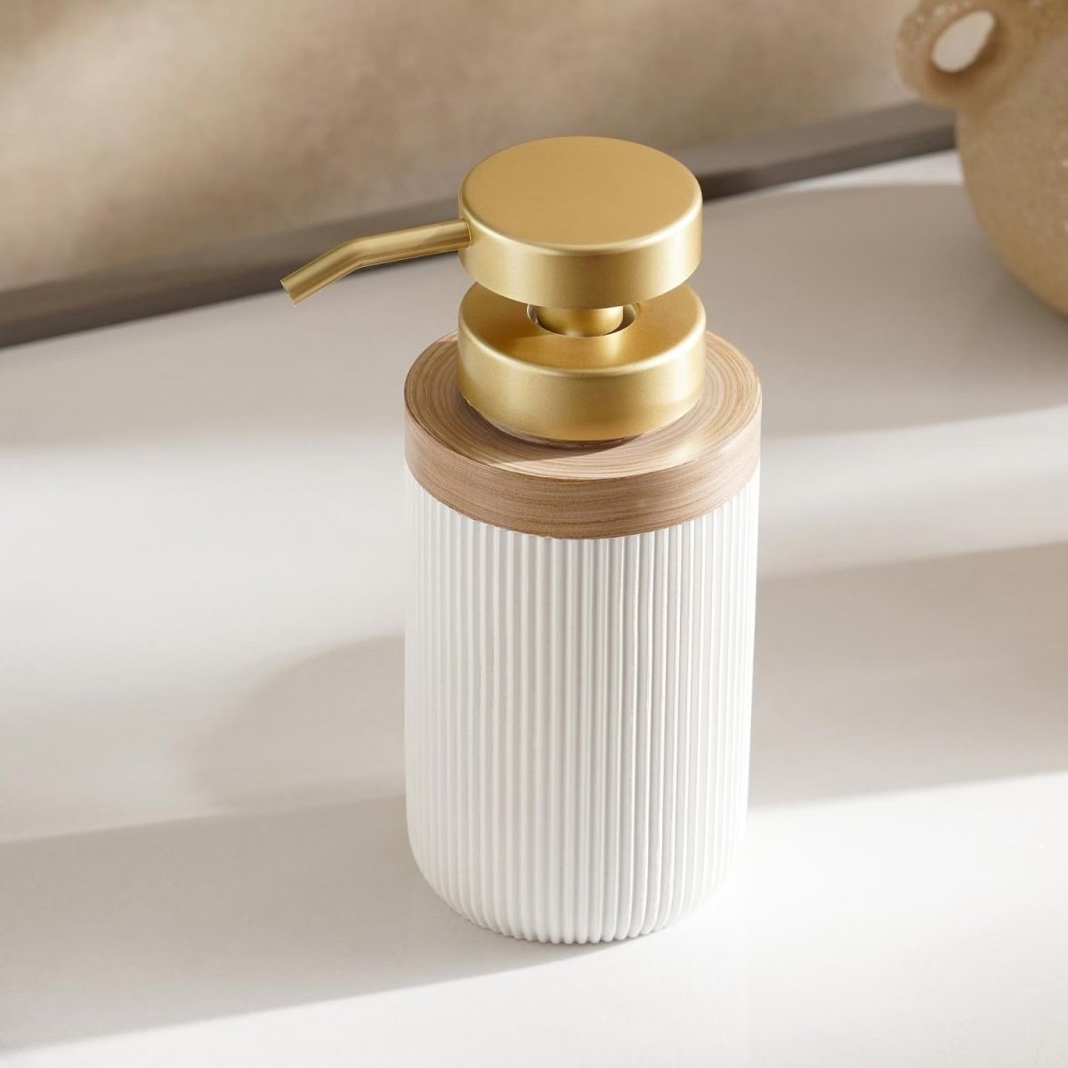 Badkamerset Modern met Dispenser en Houder voor Stijlvolle Badkameraccessoires 3