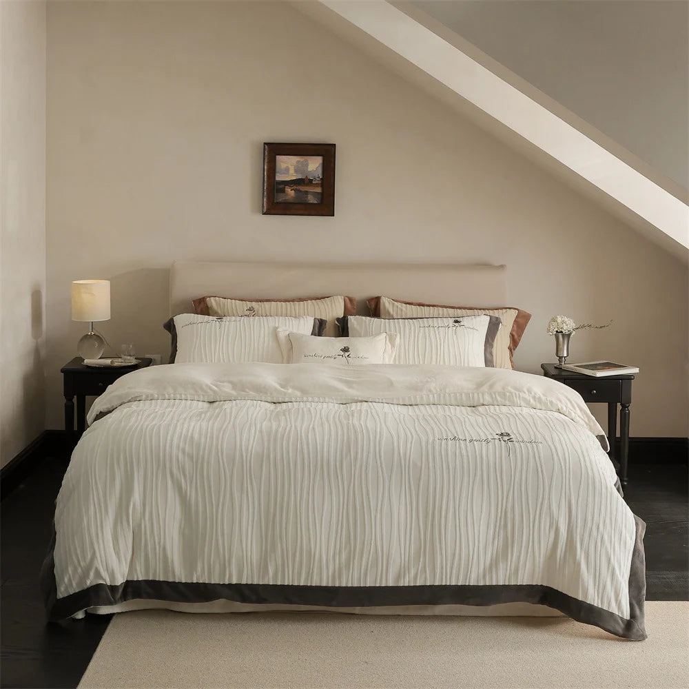 Beddengoedset met geplooide structuur en fluwelen details 6