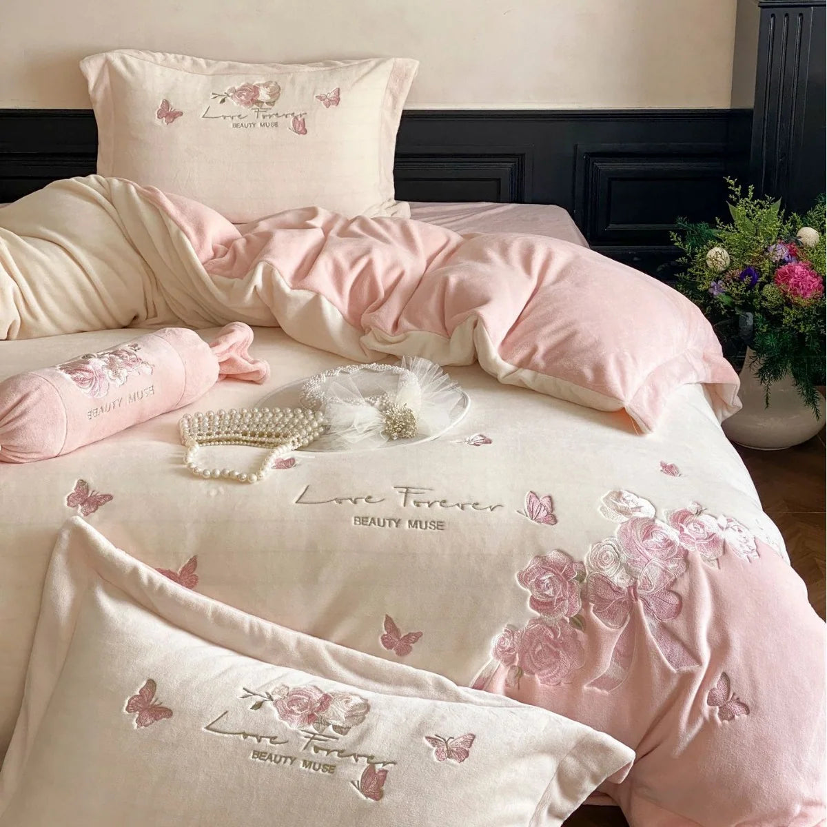 Dames Beddengoedset Romantisch Bloemenborduurwerk 1