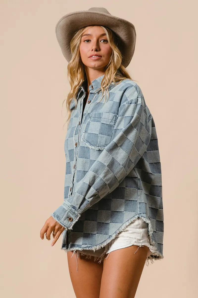 Dames Oversized Denim Blouse met Gerafelde Randen en Ruitpatroon 3