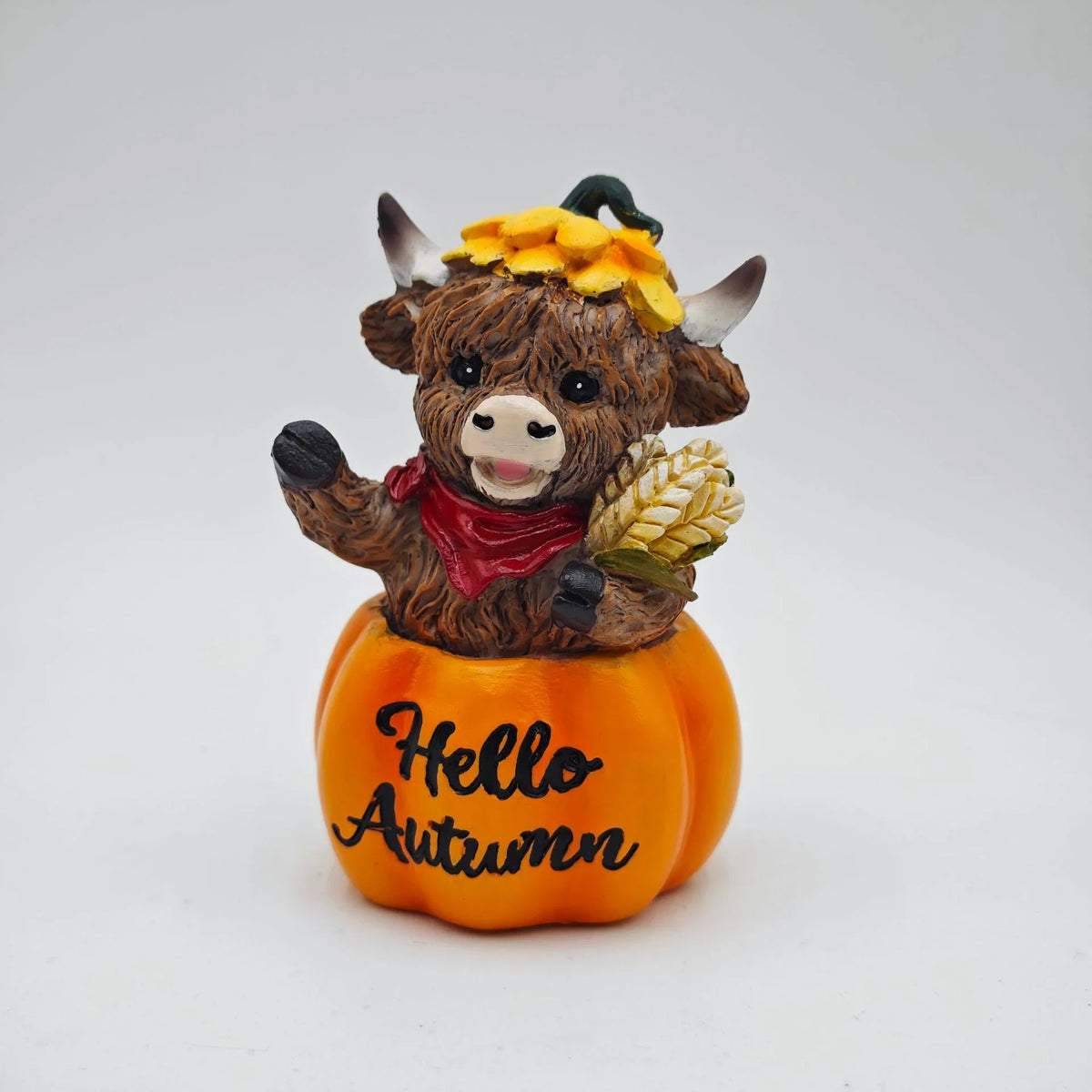 Decoratief Beeldje Schotse Hooglandkoe in Pompoenkostuum Herfststijl 5
