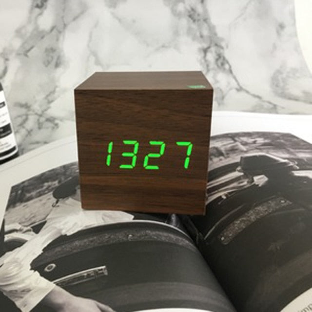 Digitale LED Wekker met Spraakbesturing en Modern Design 15