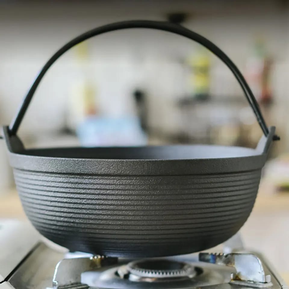 Gietijzeren Wok met Houten Deksel voor Koken 2