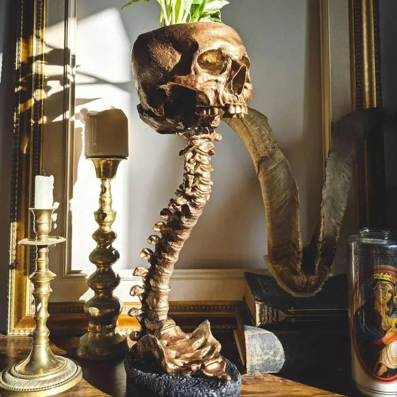 Gothic Planter met Schedel en Ruggengraat 3